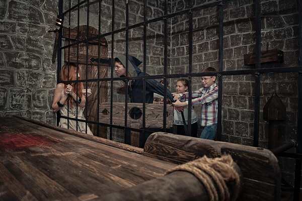 Узники подземелья